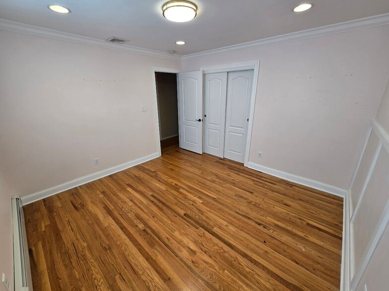 Building Photo - 318 E 54th St