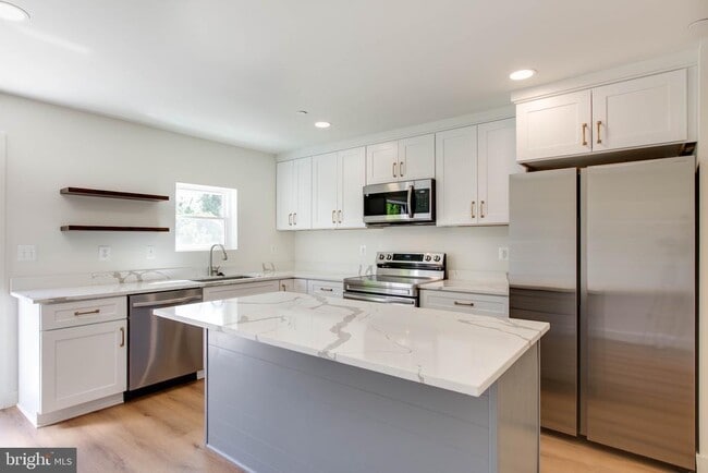 Building Photo - 118 Winters Ln