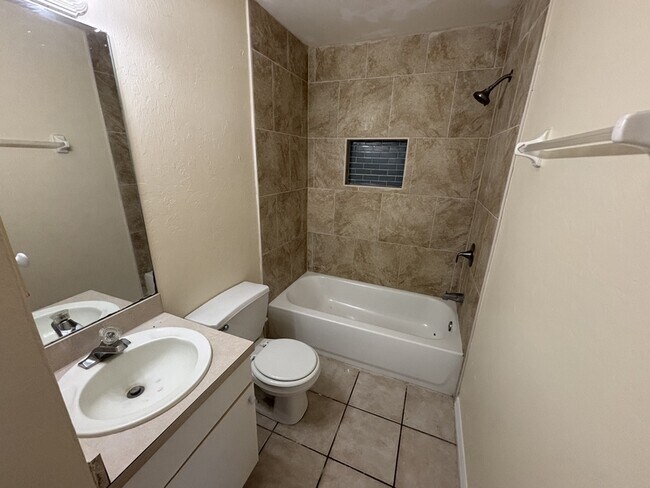 Building Photo - 2217 Leda Ave S