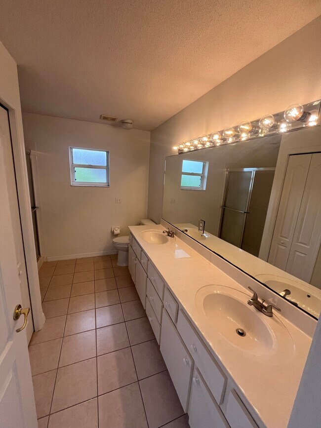 Building Photo - 302 Sawmill Creek Ct