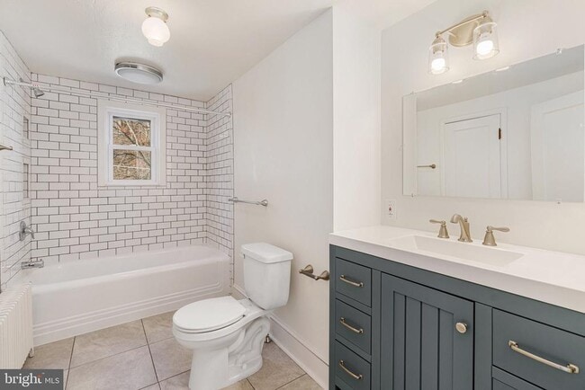 Building Photo - 20 Easton Rd