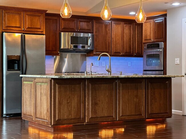 Building Photo - Rare Kent Gem, 3 BR | 3 BA | 2 DEN | 0.41 ...