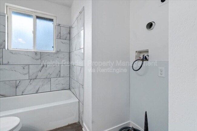 Building Photo - 3757 W Clermont Dr