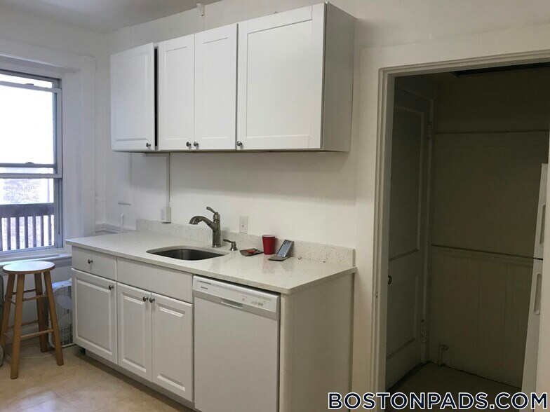 Building Photo - 161 Allston St