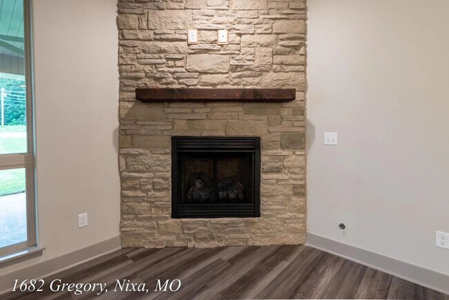 Building Photo - 1682 N Gregory Dr