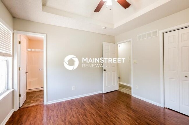 Building Photo - 3 Bedroom Pet-Friendly Home in BLUE SPRINGS, MO with Main Street Renewal