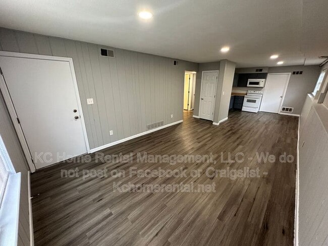 Building Photo - 9213 E 54th Terrace