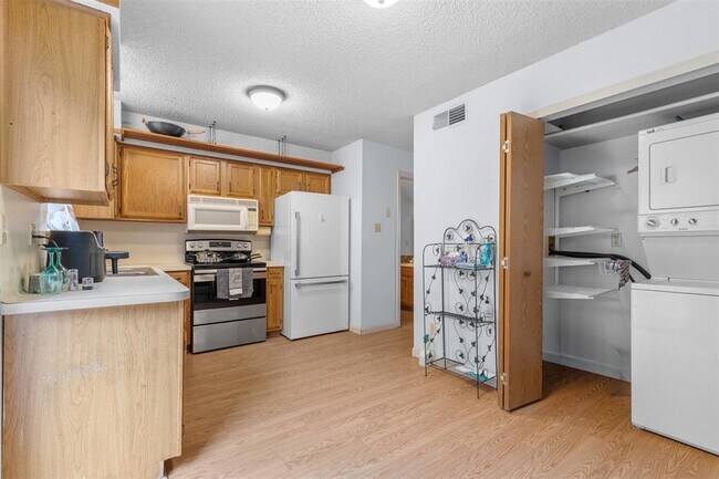 Building Photo - 21461 Coyote Trail