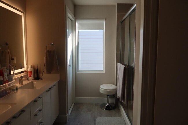 Building Photo - 4179 SE 68th Ave