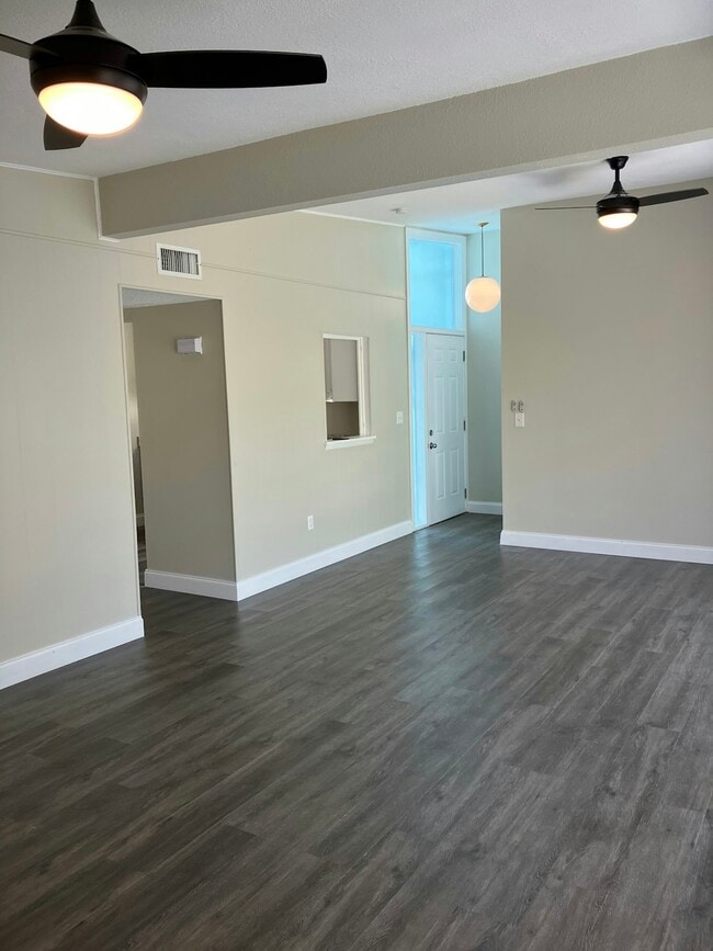 Building Photo - 5720 Gallatin Ln