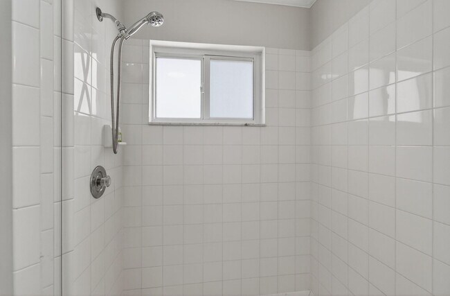 Building Photo - 802 Mallard Dr