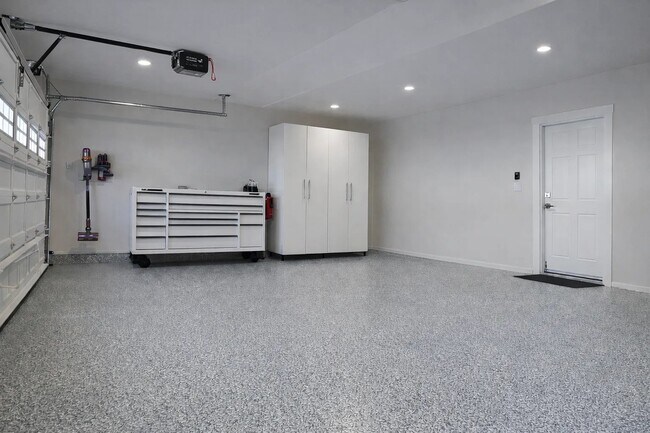Building Photo - 2430 Swanfield Ct