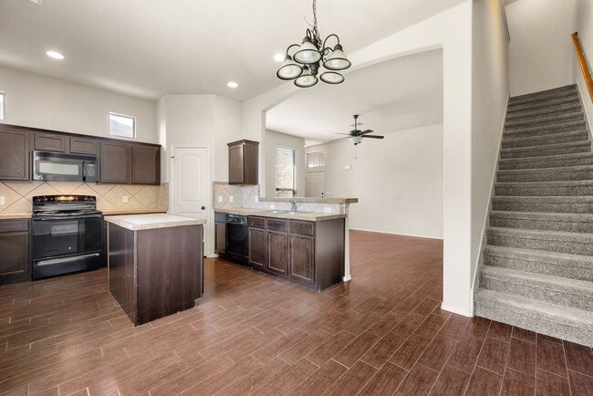 Building Photo - 566 Creekside Cir