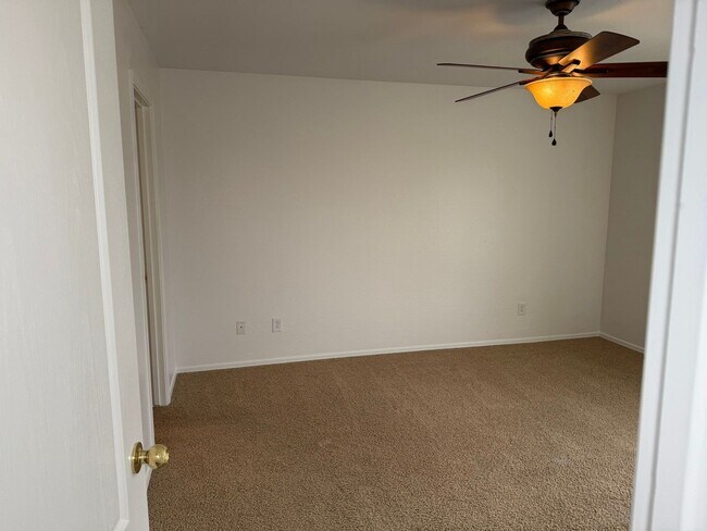 Building Photo - 5992 E Vega Ct