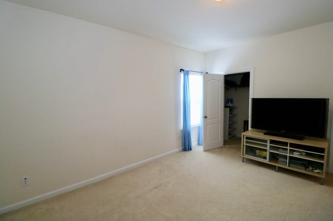 Building Photo - Immaculate 4 bedroom 2.5 Bath home in Sagi...