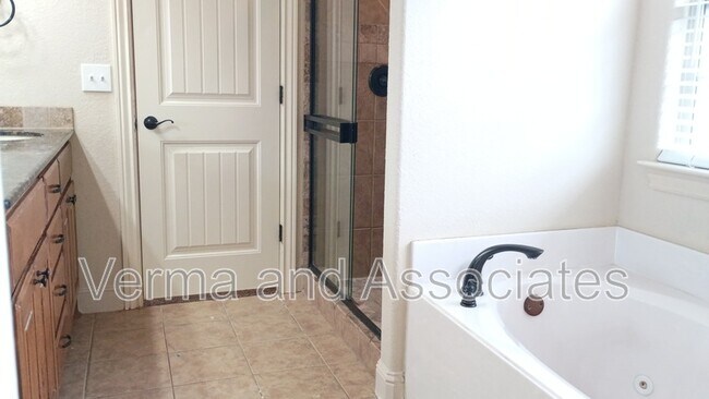 Building Photo - 2703 SW Ledbury Cove