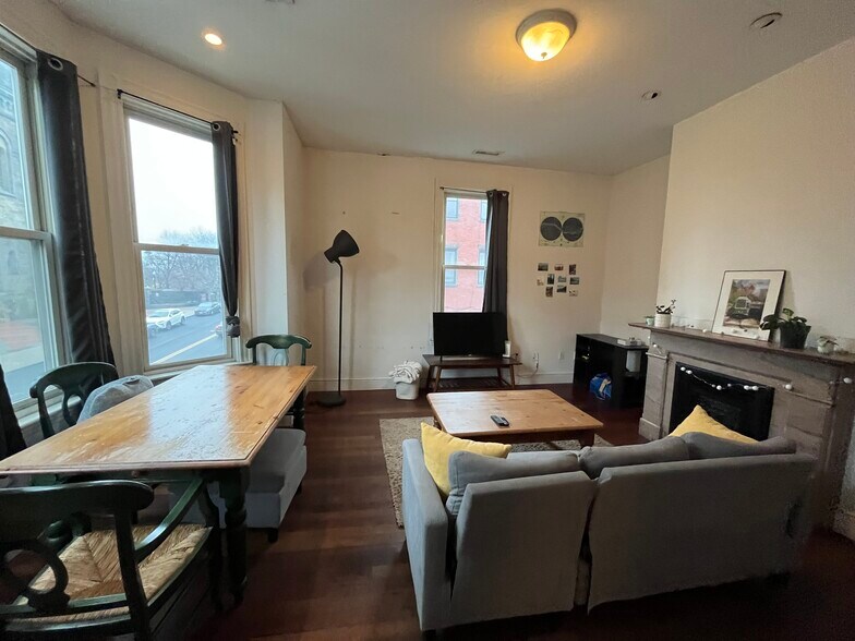 Building Photo - 1548 Tremont St