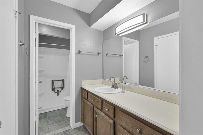 Building Photo - 5928 Sinclair Dr