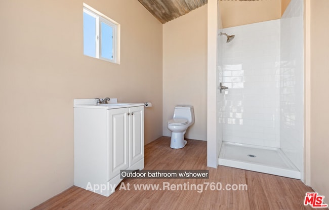 Building Photo - Updated 3 Bed 2 Bath Home on 2.5 Fenced In Acres with paid SOLAR PANELS!!