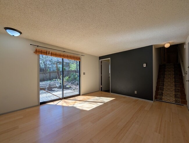 Building Photo - Fantastic 3-Bedroom, 2.5-Bath Home In East Eugene!