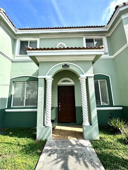 Building Photo - 1413 SE 27th Ct