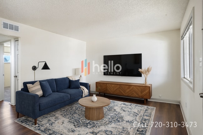 Building Photo - 984 E Saxony Dr