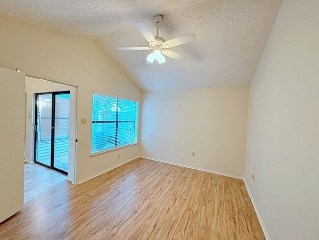 Building Photo - 2 Bedroom Condo for rent off Essen Lane