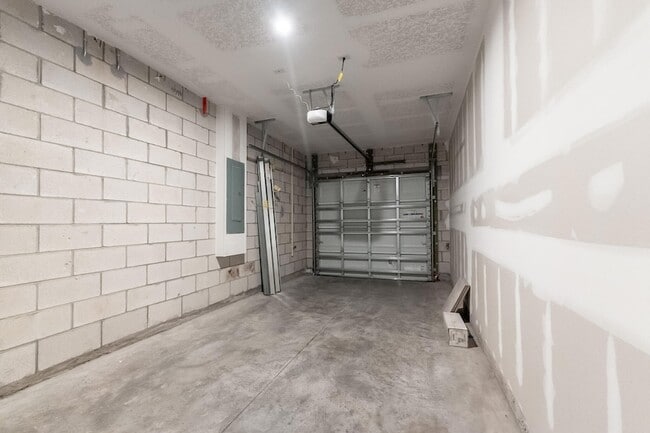 Building Photo - 106 Savannah Lks Blvd