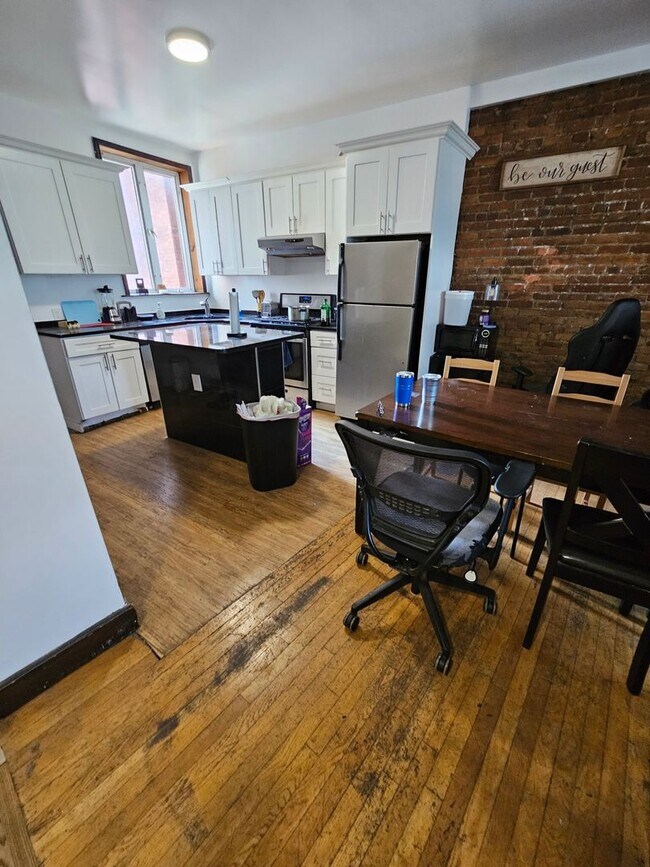 Building Photo - 510 Harvard St