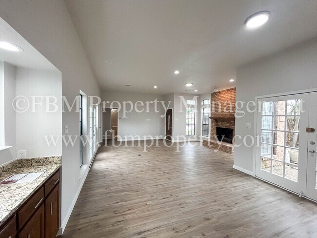 Building Photo - 806 Cresside Ln