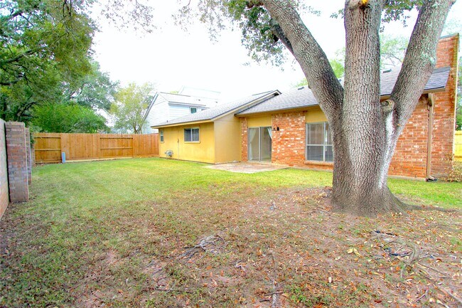 Building Photo - 2731 Colony Dr
