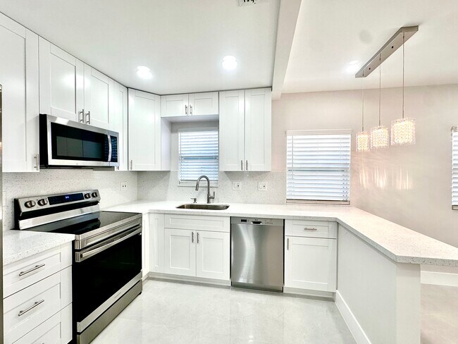 Building Photo - 2117 SW 62nd Ave