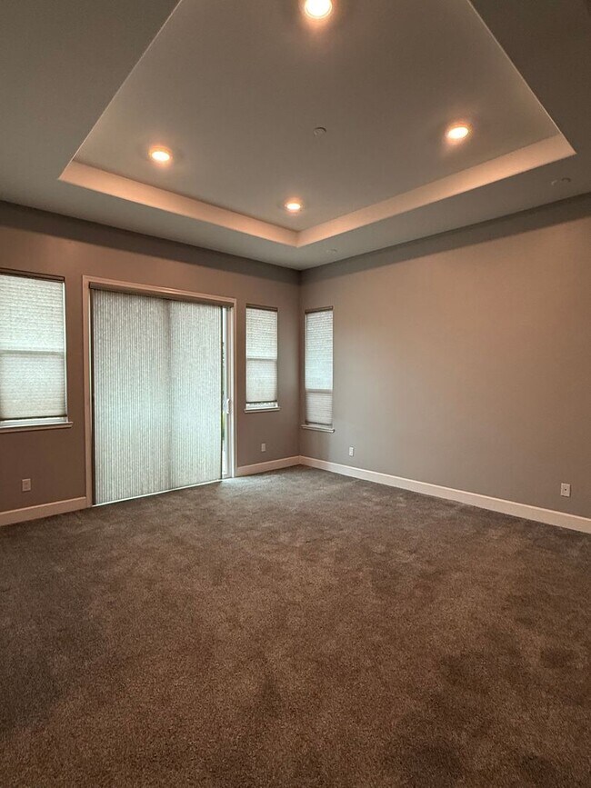 Building Photo - Gorgeous 4 Bedroom 3 Bathroom Single Level New Construction Home in Northeast Santa Rosa