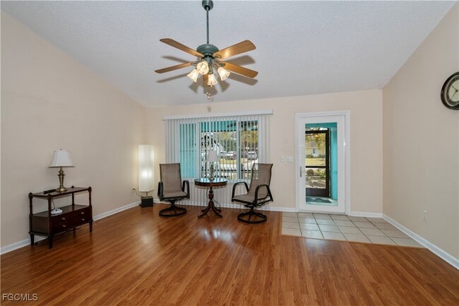 Building Photo - 4001 E Sunflower Cir