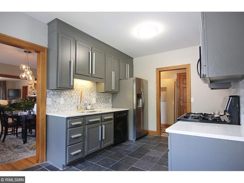 Building Photo - 3536 /3538 Girard Ave S