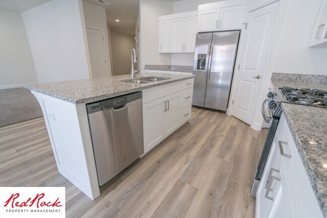 Building Photo - Modern Townhome in Desirable Hurricane Hei...