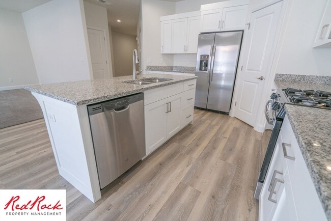Building Photo - MOVE IN SPECIAL!!! $200 off first full mon...