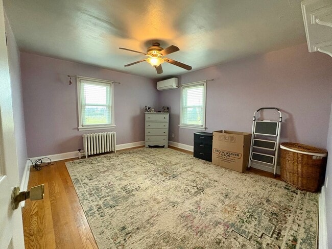 Building Photo - 3 Bedroom 1 Bathroom in Harrisburg!