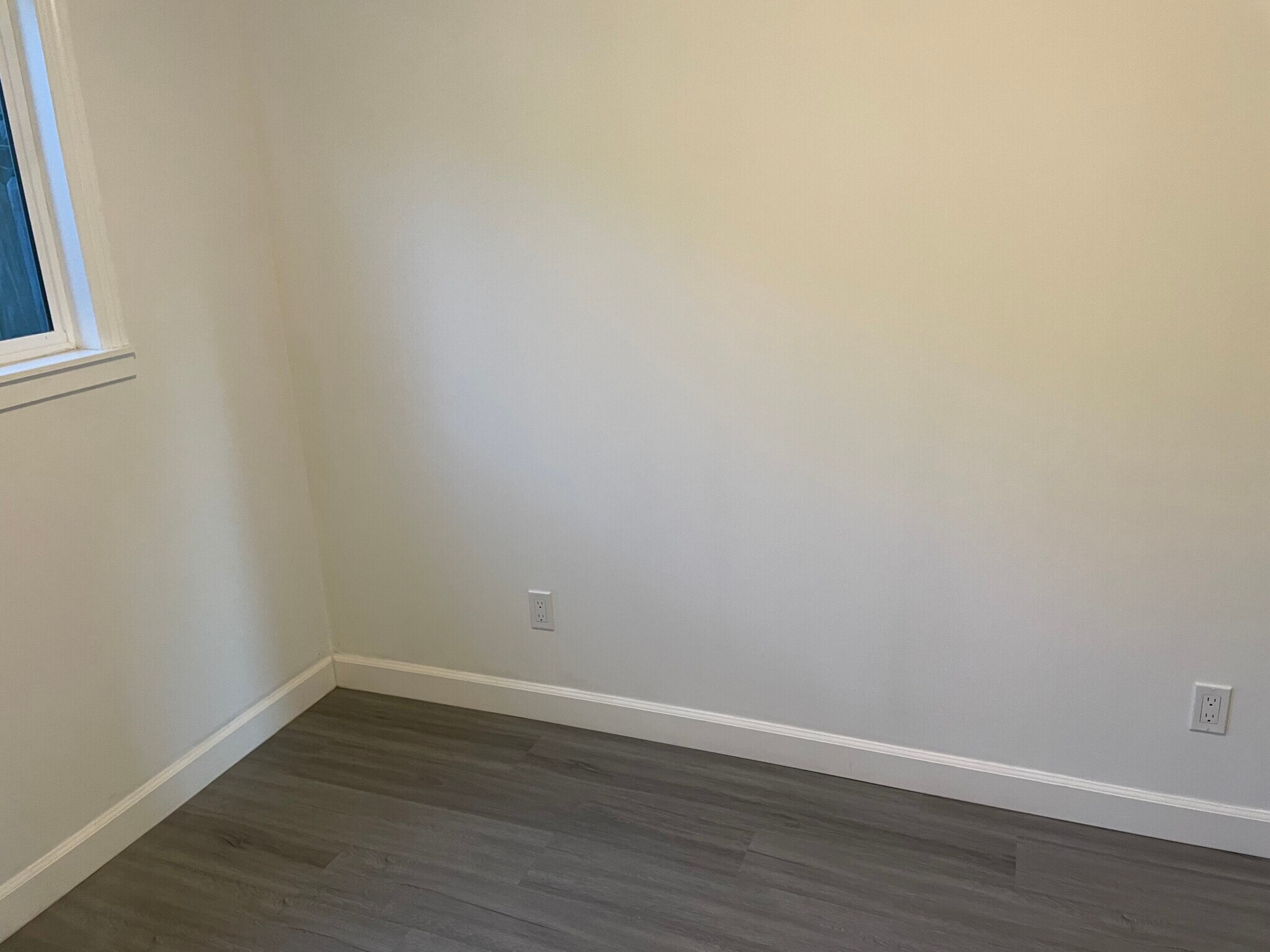 Building Photo - 265 E 69th Way