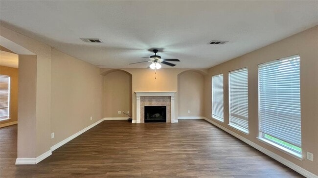 Building Photo - 1810 Manor Cir