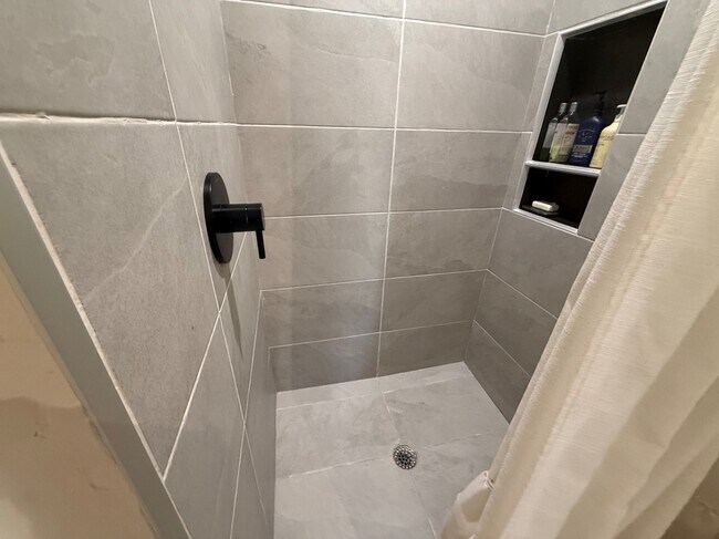 Building Photo - 1925 Bunting Ct