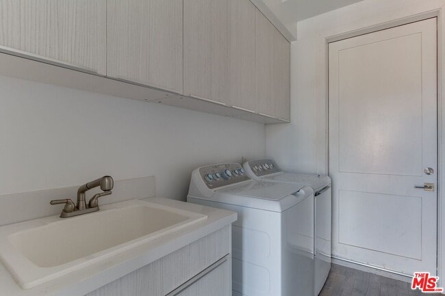 Building Photo - 4826 Pickford St