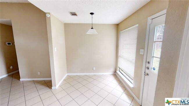 Building Photo - 2406 Timberline Dr