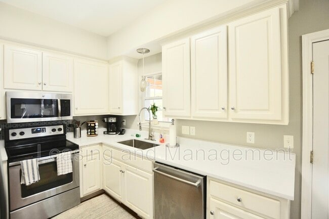 Building Photo - 813 Harbor Pl Dr