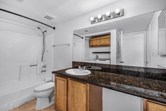 Building Photo - 1241 N 48th St