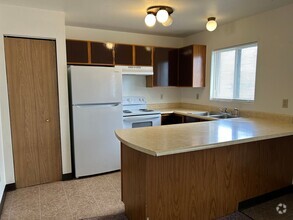 Building Photo - 640 E Oregon St
