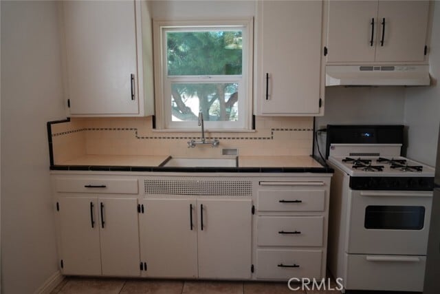 Building Photo - 2641 N White Ave