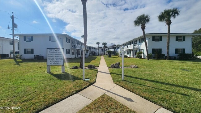 Building Photo - 1750 S Palmetto Ave