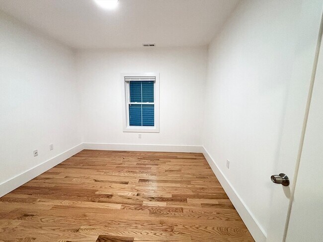 Building Photo - 134 Bow St