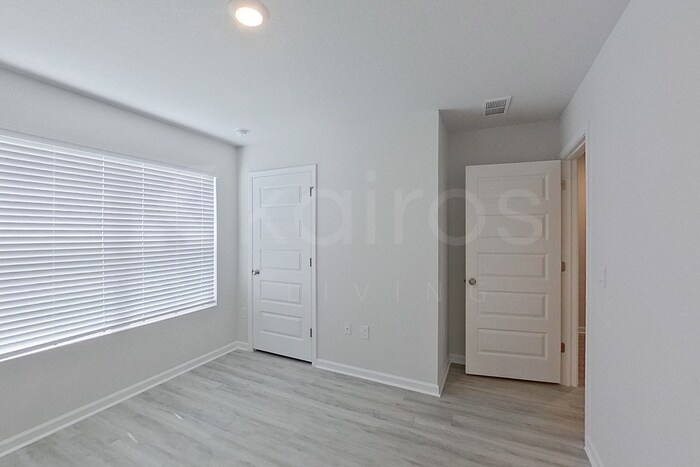 Building Photo - 385 Monarch Ln